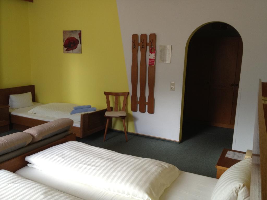 Schwarzer Adler Hotel Landeck Room photo