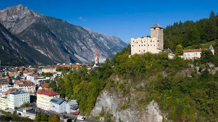 Schwarzer Adler Hotel Landeck Exterior photo